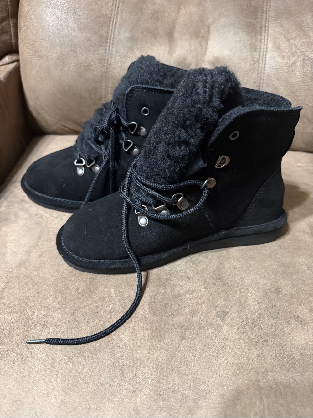 Bearpaw Kerri suede booties